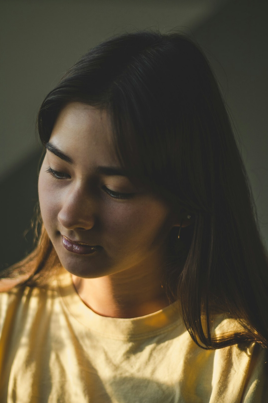 Portrait of a young woman with natural light